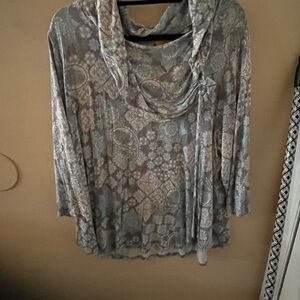 Ruby Rd. Blue and Gray Patterned Top